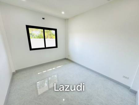 MODERN NEW HOUSE ON SOI MON MAI : 3 bed cozy home