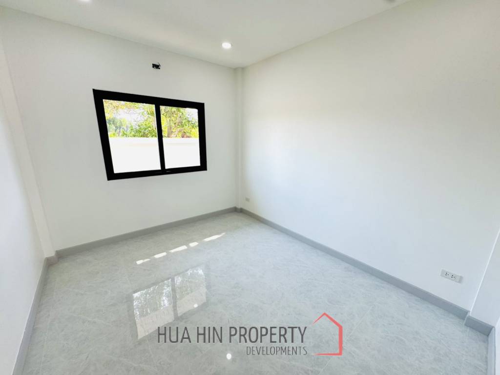 MODERN NEW HOUSE ON SOI MON MAI : 3 bed cozy home