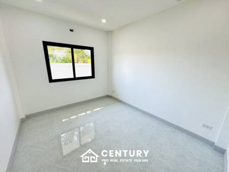 MODERN NEW HOUSE ON SOI MON MAI : 3 bed cozy home