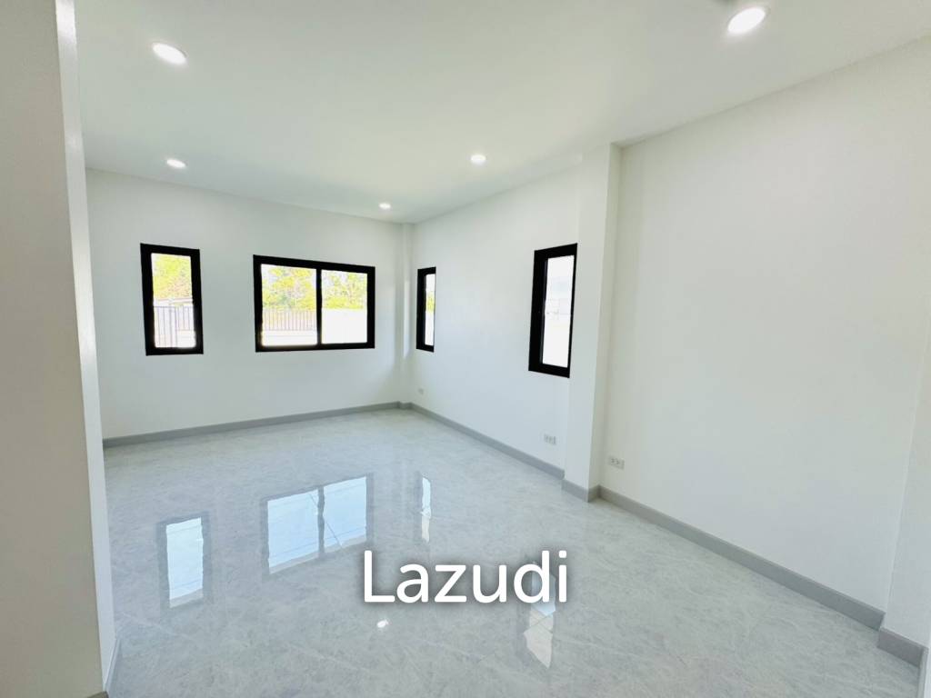 MODERN NEW HOUSE ON SOI MON MAI : 3 bed cozy home