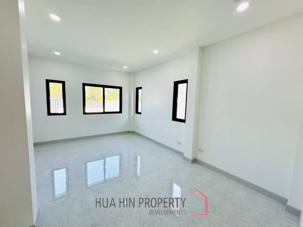 MODERN NEW HOUSE ON SOI MON MAI : 3 bed cozy home