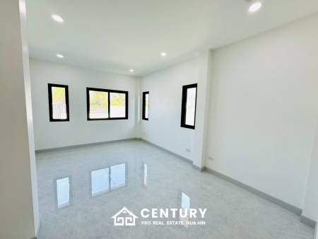 MODERN NEW HOUSE ON SOI MON MAI : 3 bed cozy home