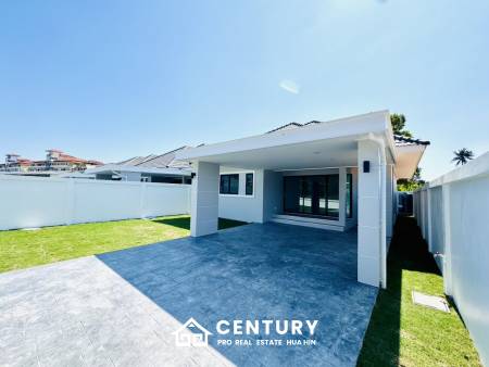 MODERN NEW HOUSE ON SOI MON MAI : 3 bed cozy home