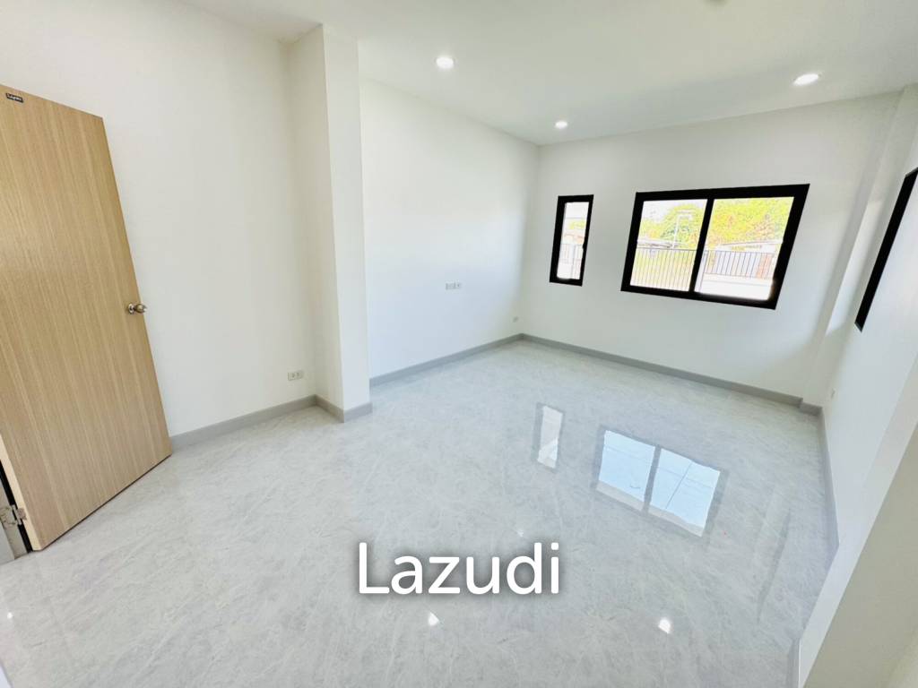 MODERN NEW HOUSE ON SOI MON MAI : 3 bed cozy home