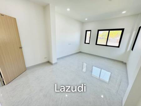 MODERN NEW HOUSE ON SOI MON MAI : 3 bed cozy home