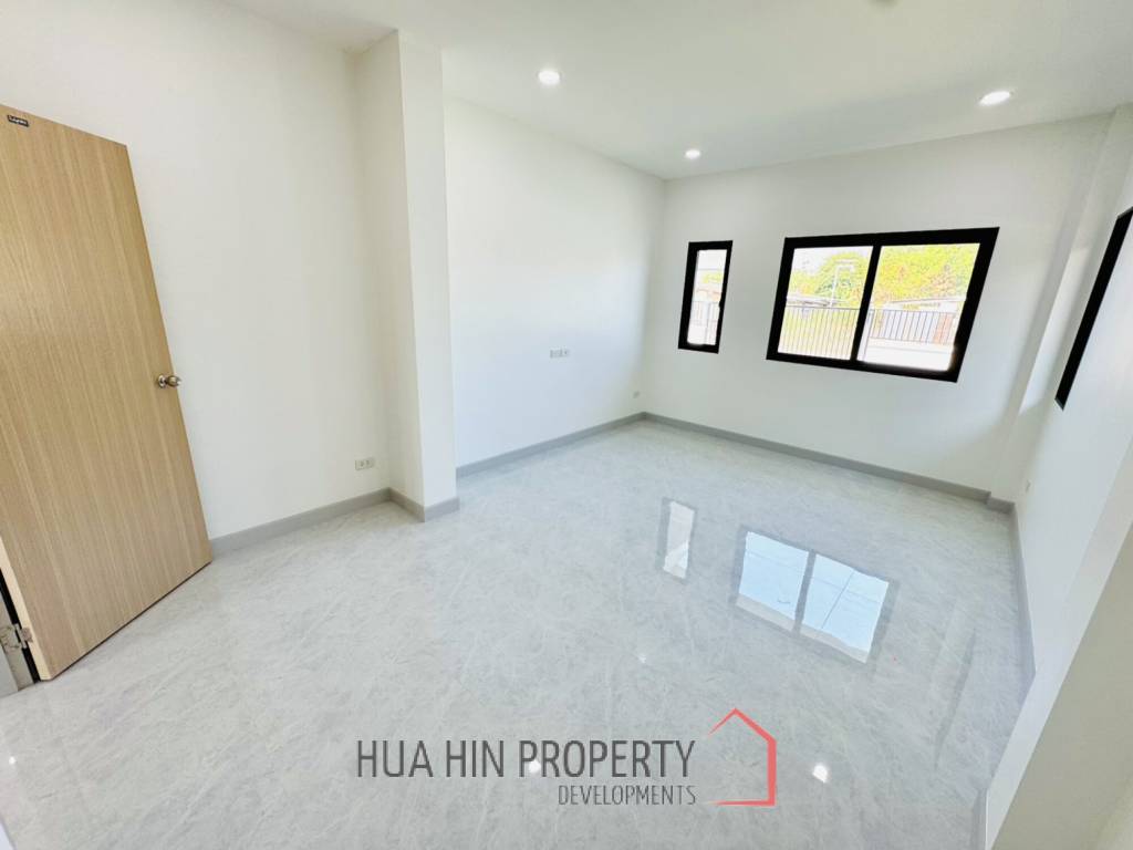 MODERN NEW HOUSE ON SOI MON MAI : 3 bed cozy home