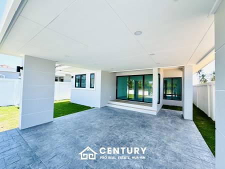 MODERN NEW HOUSE ON SOI MON MAI : 3 bed cozy home