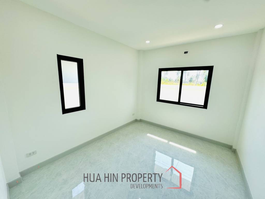 MODERN NEW HOUSE ON SOI MON MAI : 3 bed cozy home