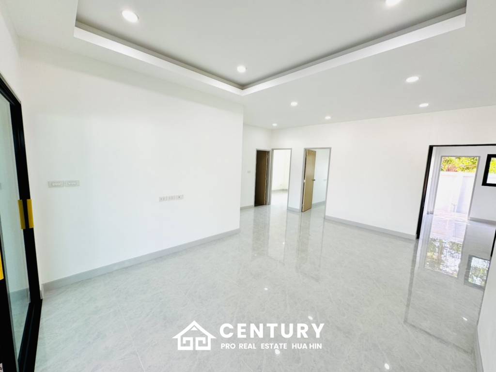 MODERN NEW HOUSE ON SOI MON MAI : 3 bed cozy home