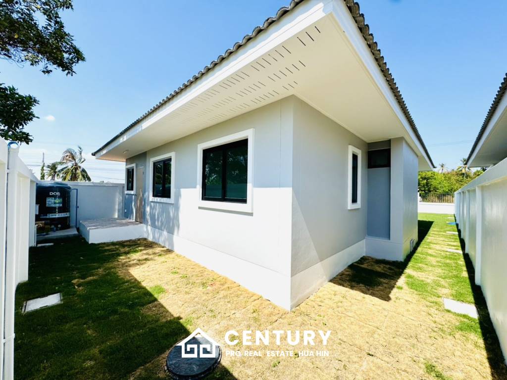 MODERN NEW HOUSE ON SOI MON MAI : 3 bed cozy home