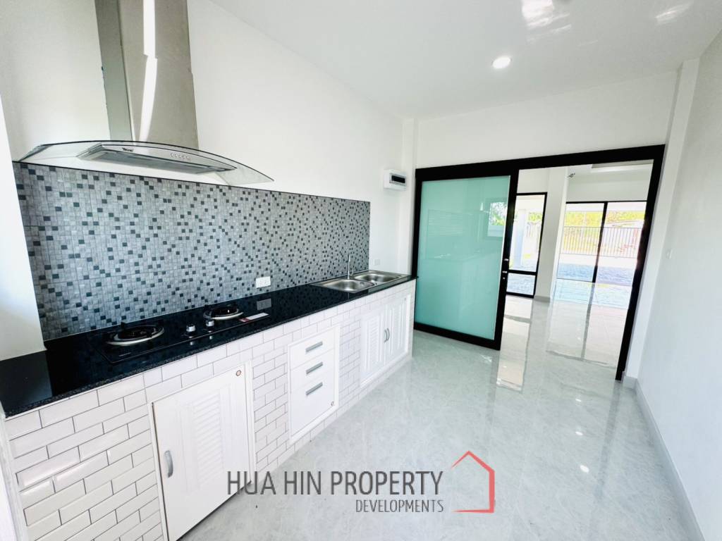 MODERN NEW HOUSE ON SOI MON MAI : 3 bed cozy home