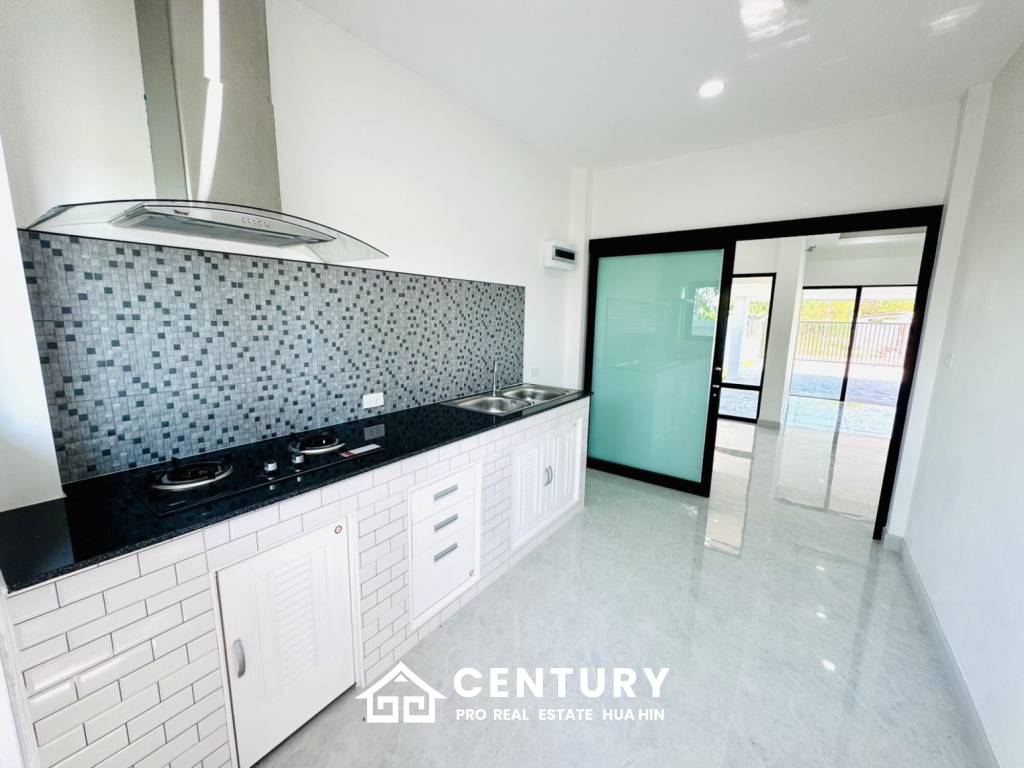 MODERN NEW HOUSE ON SOI MON MAI : 3 bed cozy home