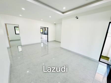 MODERN NEW HOUSE ON SOI MON MAI : 3 bed cozy home