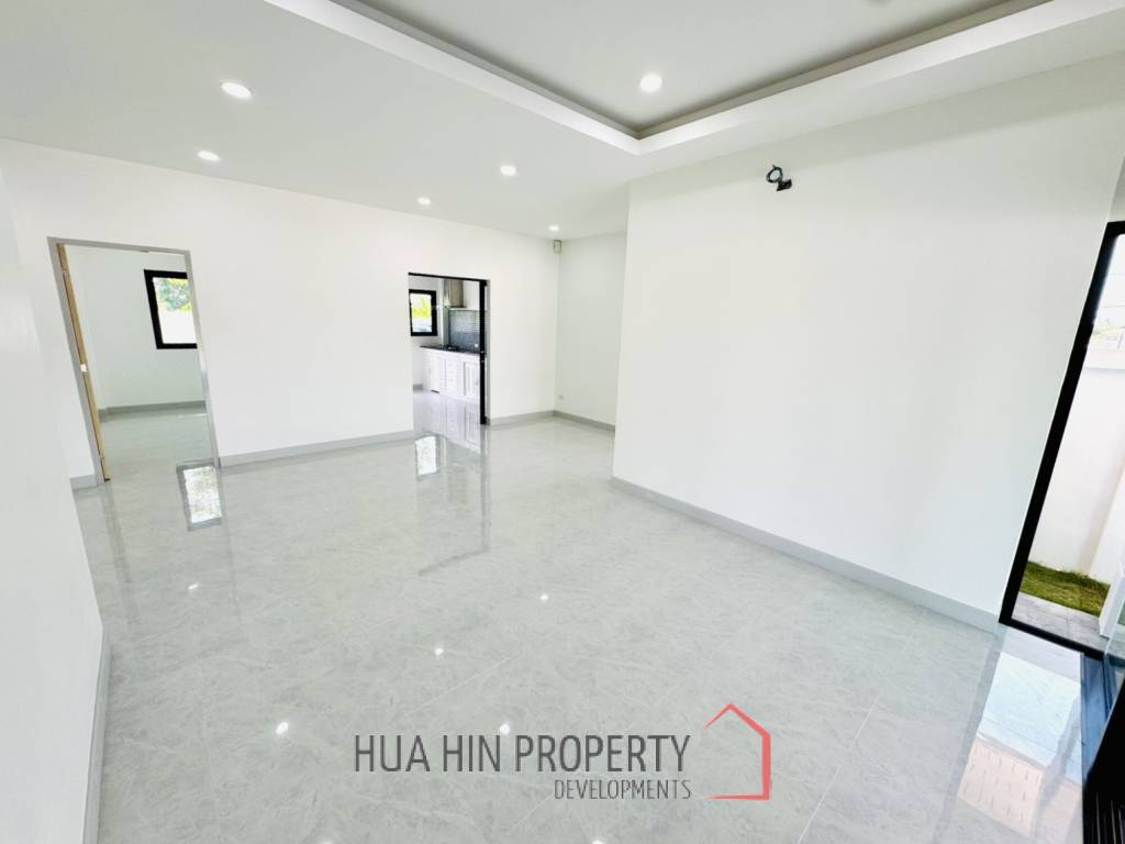 MODERN NEW HOUSE ON SOI MON MAI : 3 bed cozy home