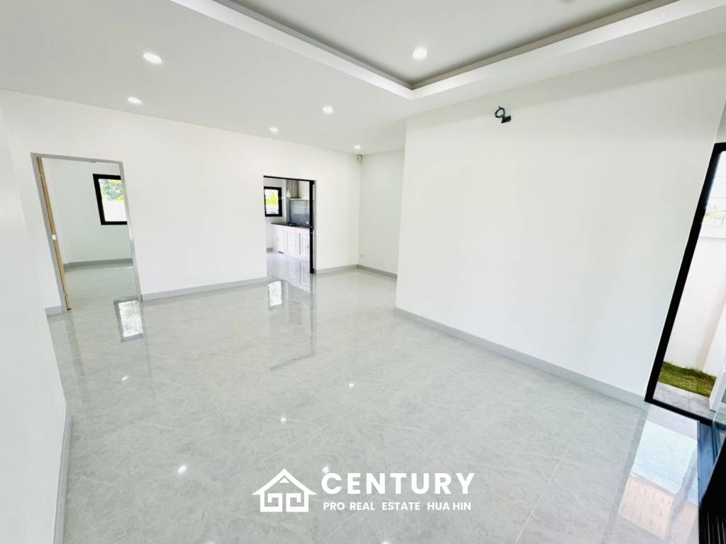 MODERN NEW HOUSE ON SOI MON MAI : 3 bed cozy home