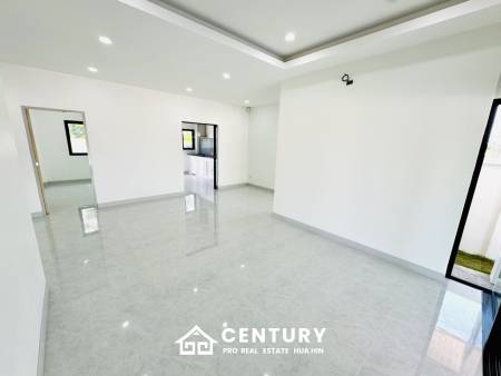 MODERN NEW HOUSE ON SOI MON MAI : 3 bed cozy home