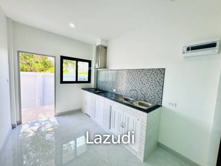 MODERN NEW HOUSE ON SOI MON MAI : 3 bed cozy home