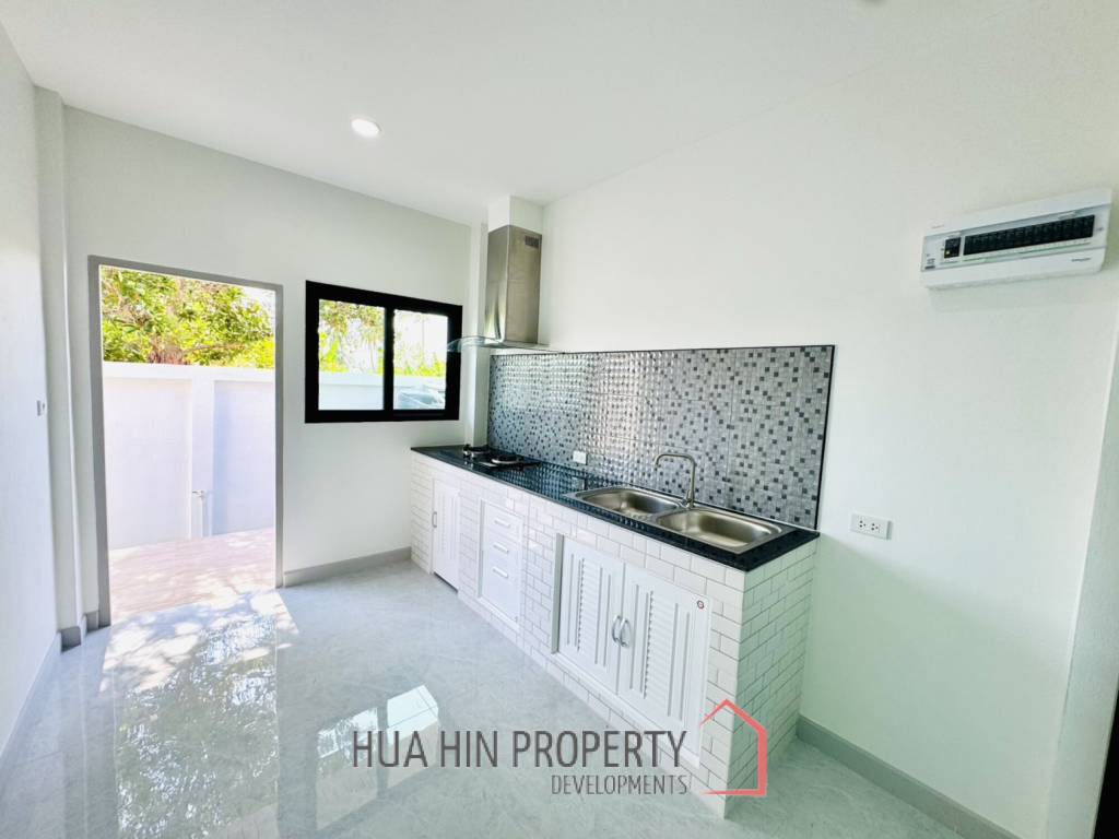 MODERN NEW HOUSE ON SOI MON MAI : 3 bed cozy home
