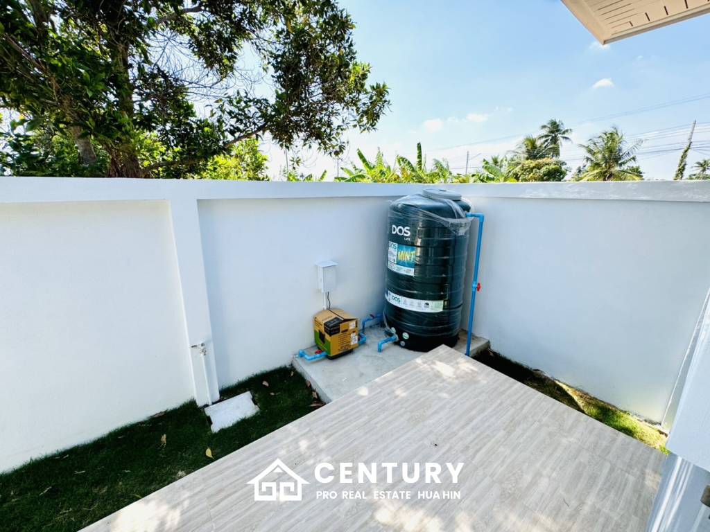 MODERN NEW HOUSE ON SOI MON MAI : 3 bed cozy home