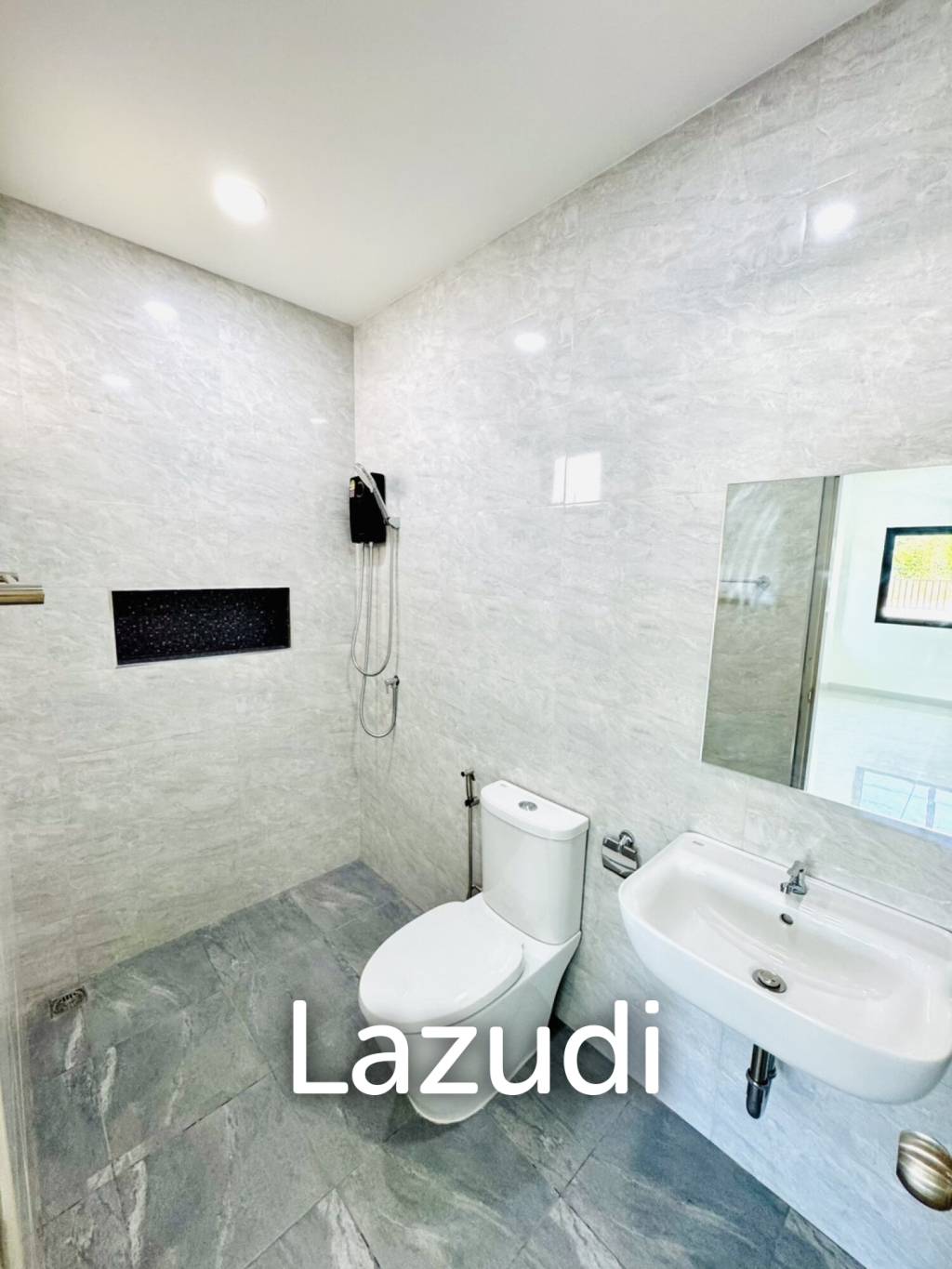 MODERN NEW HOUSE ON SOI MON MAI : 3 bed cozy home