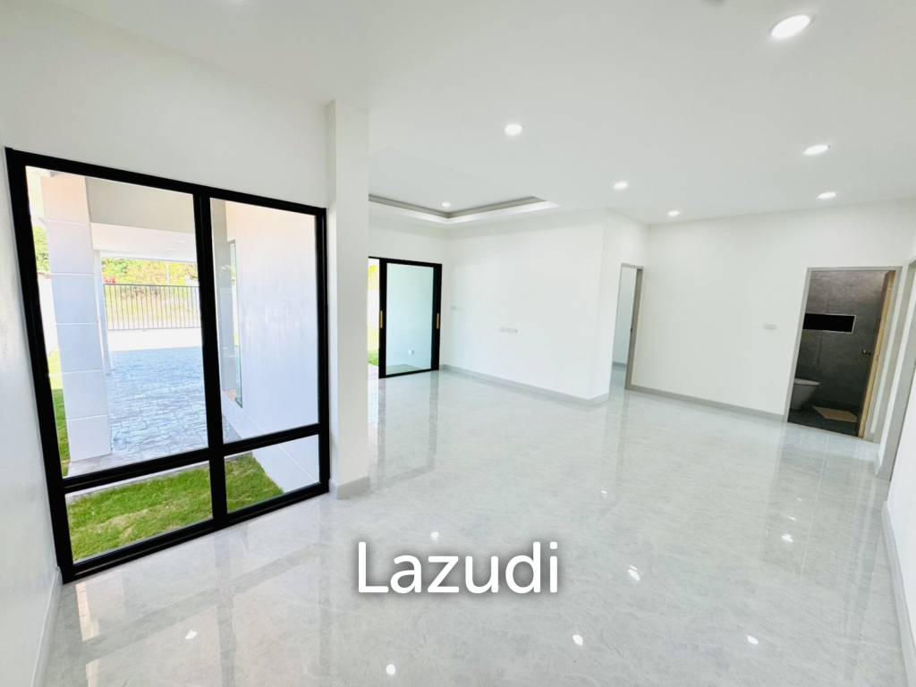 MODERN NEW HOUSE ON SOI MON MAI : 3 bed cozy home