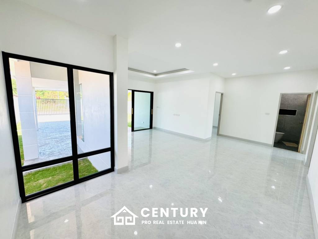 MODERN NEW HOUSE ON SOI MON MAI : 3 bed cozy home