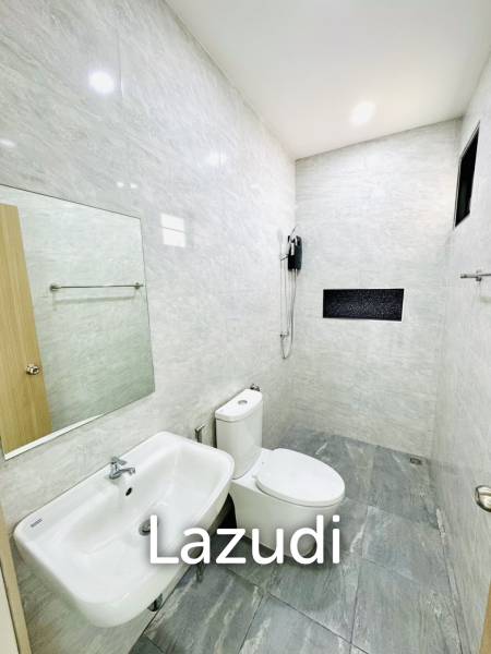 MODERN NEW HOUSE ON SOI MON MAI : 3 bed cozy home