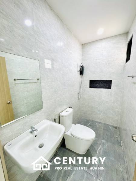 MODERN NEW HOUSE ON SOI MON MAI : 3 bed cozy home