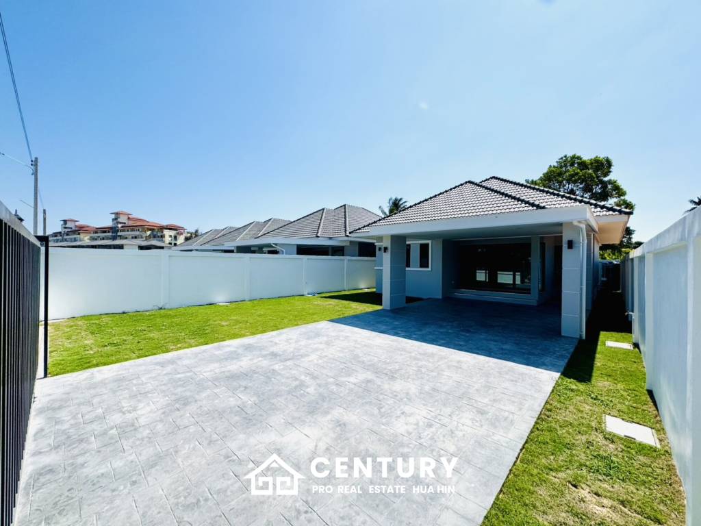 MODERN NEW HOUSE ON SOI MON MAI : 3 bed cozy home