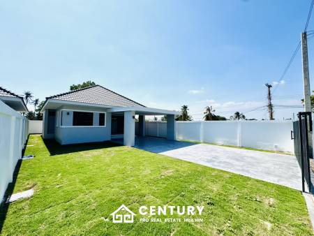 MODERN NEW HOUSE ON SOI MON MAI : 3 bed cozy home