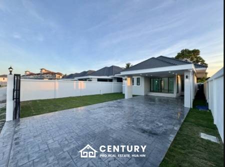 MODERN NEW HOUSE ON SOI MON MAI : 3 bed cozy home