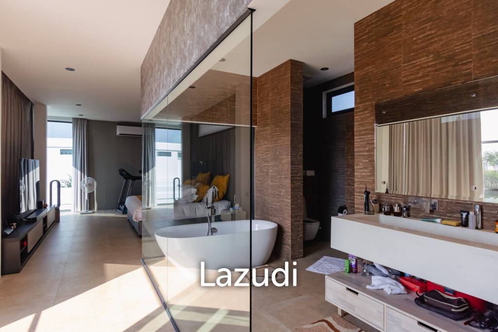 LA LUA : LUXURIOUS 2 STOREY 4 BED POOL VILLA