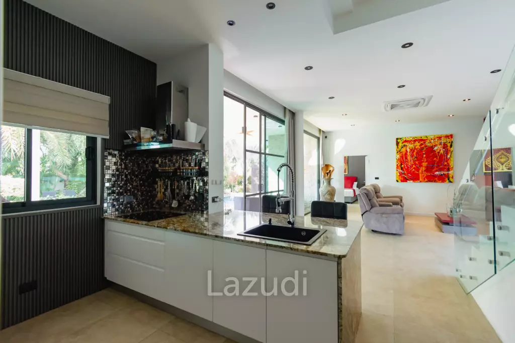 LA LUA : LUXURIOUS 2 STOREY 4 BED POOL VILLA