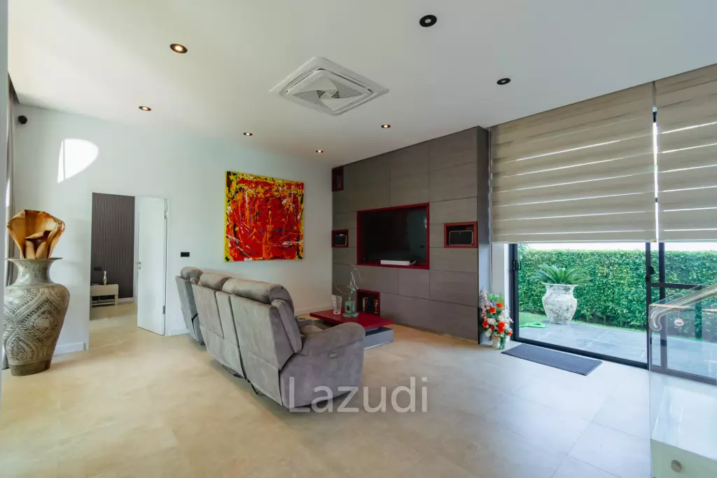 LA LUA : LUXURIOUS 2 STOREY 4 BED POOL VILLA