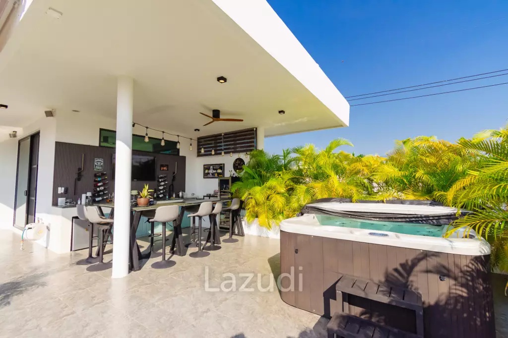 LA LUA : LUXURIOUS 2 STOREY 4 BED POOL VILLA
