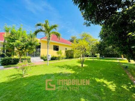 Terrain de 2200 m² / surface habitable de 450 m² / dans un complexe résidentiel exclusif