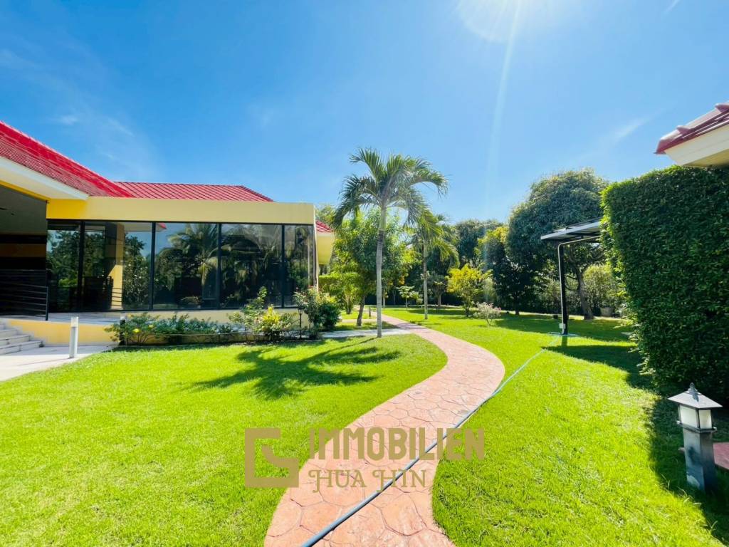 Terrain de 2200 m² / surface habitable de 450 m² / dans un complexe résidentiel exclusif