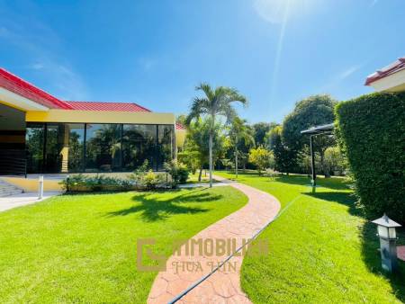 Terrain de 2200 m² / surface habitable de 450 m² / dans un complexe résidentiel exclusif