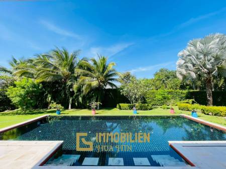 Terrain de 2200 m² / surface habitable de 450 m² / dans un complexe résidentiel exclusif