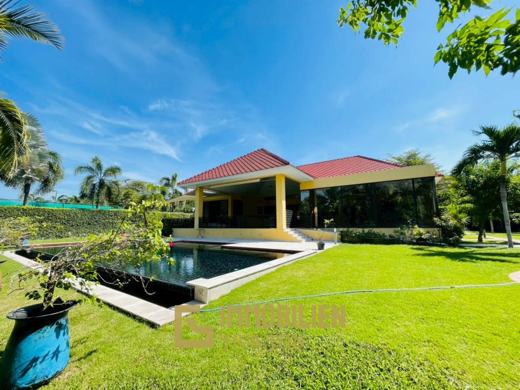 Terrain de 2200 m² / surface habitable de 450 m² / dans un complexe résidentiel exclusif