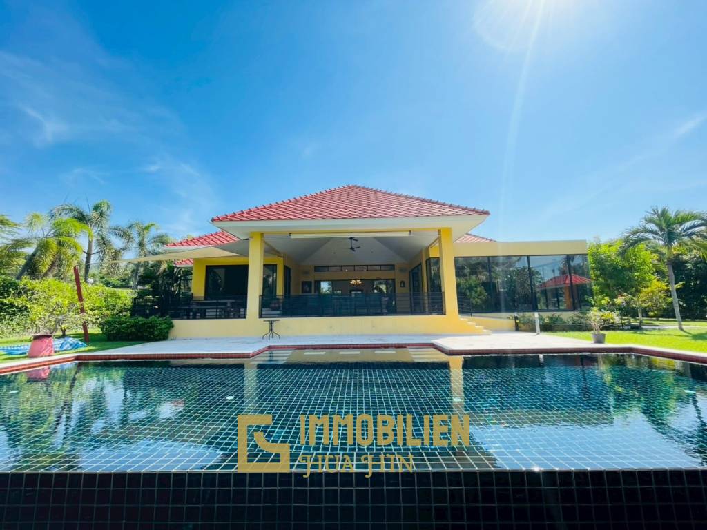 Terrain de 2200 m² / surface habitable de 450 m² / dans un complexe résidentiel exclusif