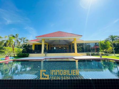 Terrain de 2200 m² / surface habitable de 450 m² / dans un complexe résidentiel exclusif