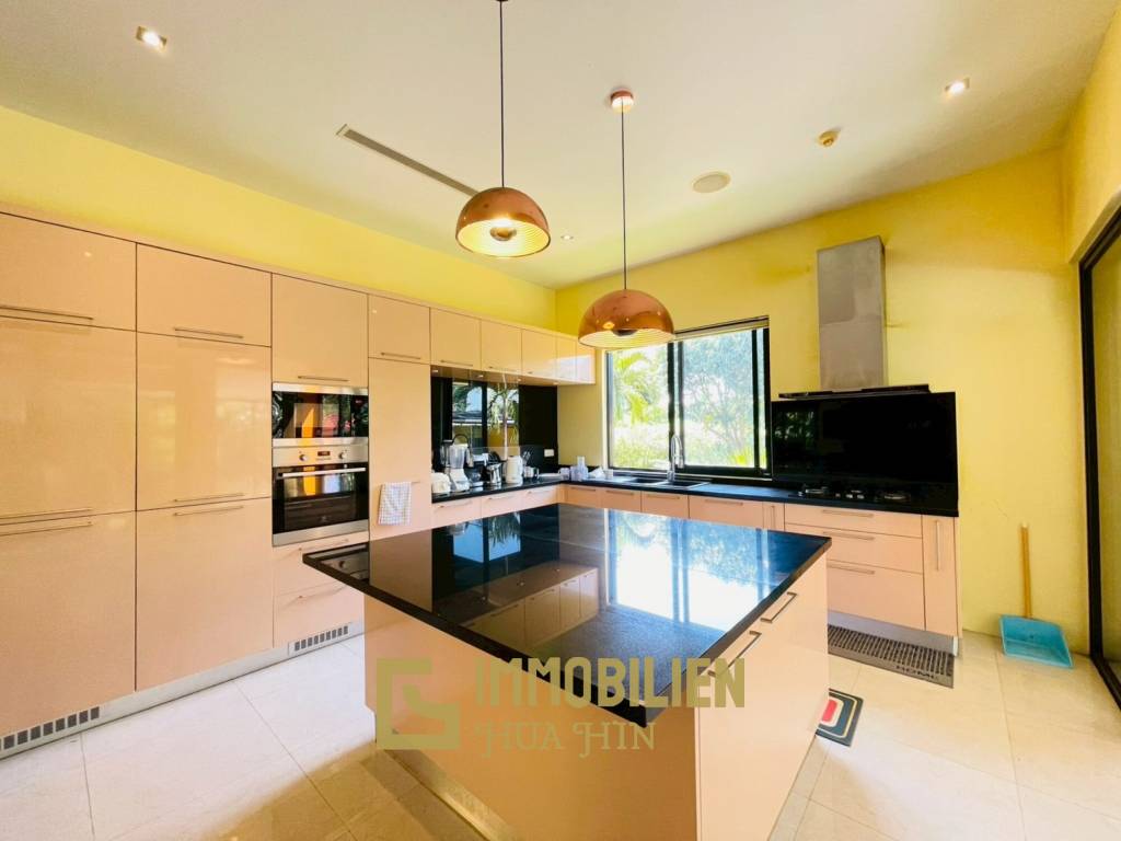 Terrain de 2200 m² / surface habitable de 450 m² / dans un complexe résidentiel exclusif