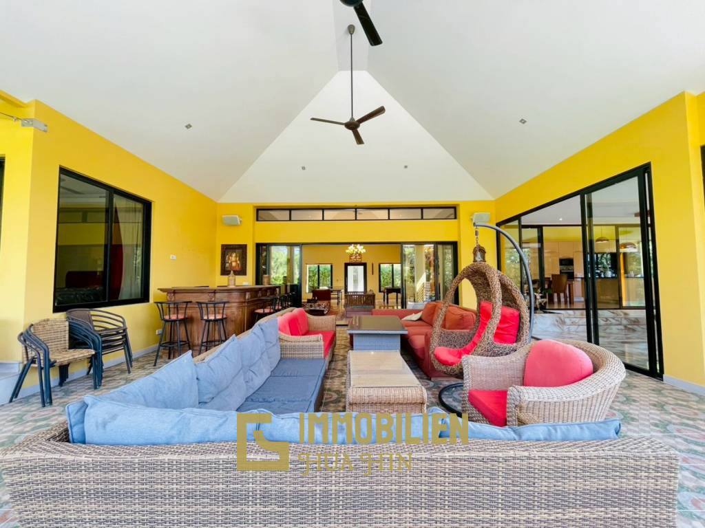 Terrain de 2200 m² / surface habitable de 450 m² / dans un complexe résidentiel exclusif