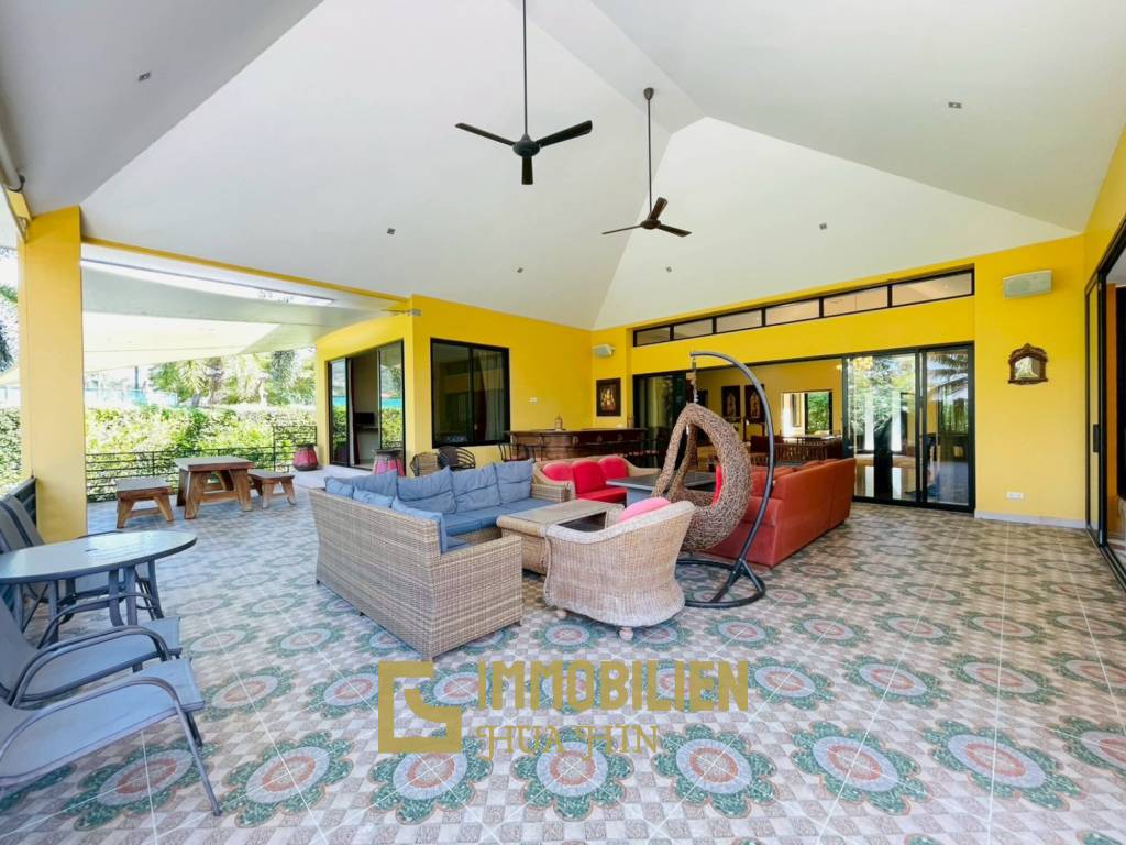 Terrain de 2200 m² / surface habitable de 450 m² / dans un complexe résidentiel exclusif