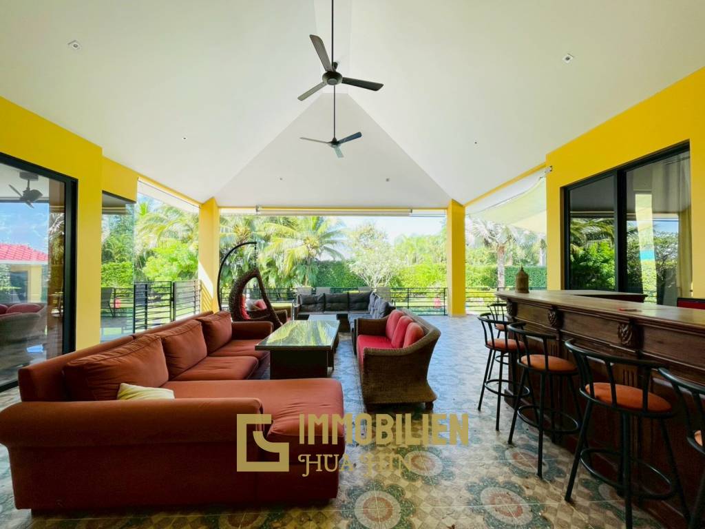 Terrain de 2200 m² / surface habitable de 450 m² / dans un complexe résidentiel exclusif