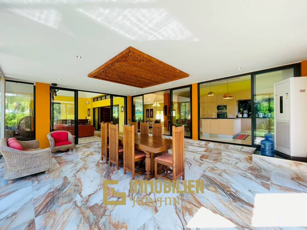 Terrain de 2200 m² / surface habitable de 450 m² / dans un complexe résidentiel exclusif