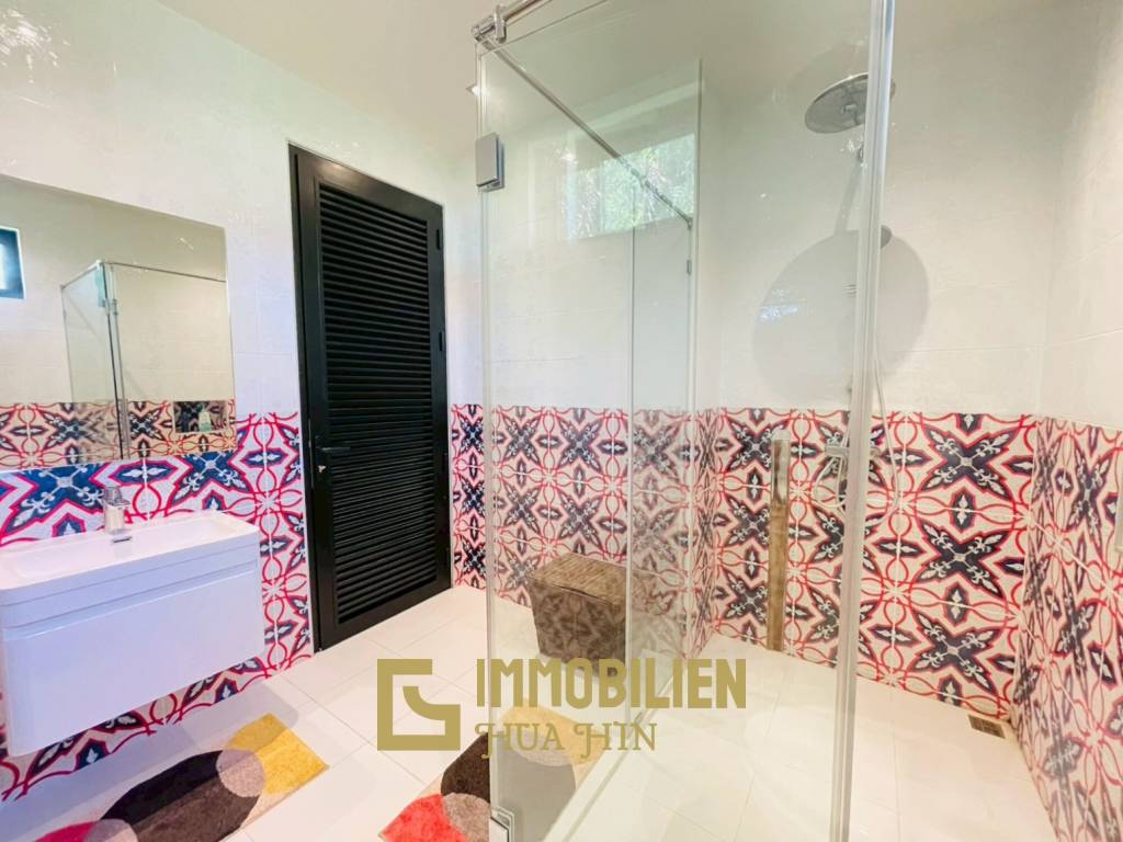 Terrain de 2200 m² / surface habitable de 450 m² / dans un complexe résidentiel exclusif