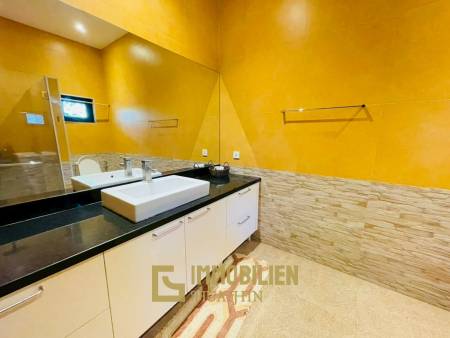 Terrain de 2200 m² / surface habitable de 450 m² / dans un complexe résidentiel exclusif