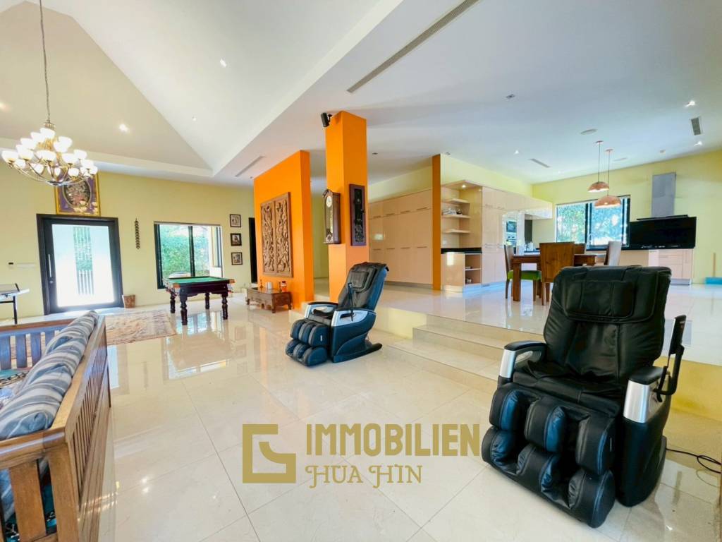 Terrain de 2200 m² / surface habitable de 450 m² / dans un complexe résidentiel exclusif